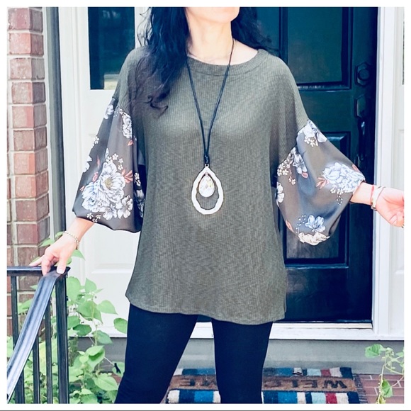 ✨LAST ONE✨Floral sleeves olive chic unique top - Picture 9 of 9